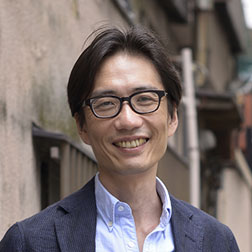 湯浅　誠　氏
