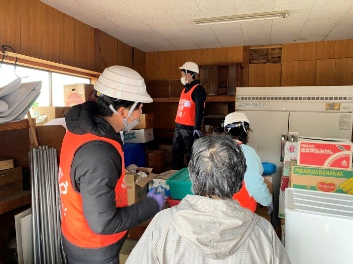 家屋内の片づけ作業